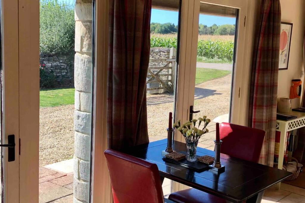 KembleSecluded Romantic Cotswolds Barn - Sleeps 2 To 4 - Near Cirencester - Dog Friendly别墅 外观 照片