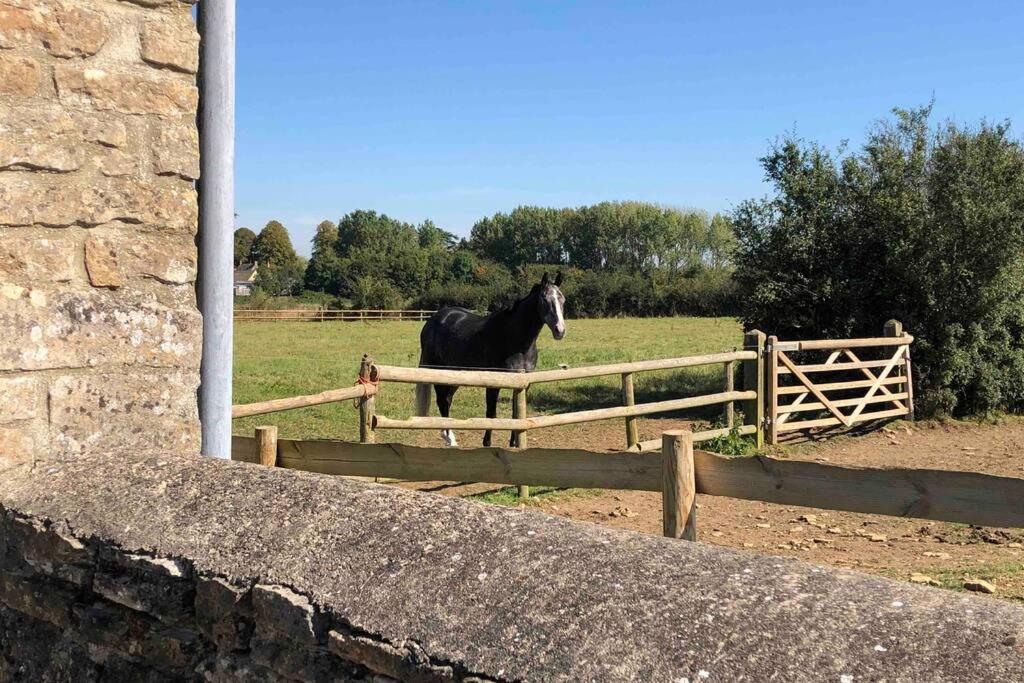 KembleSecluded Romantic Cotswolds Barn - Sleeps 2 To 4 - Near Cirencester - Dog Friendly别墅 外观 照片
